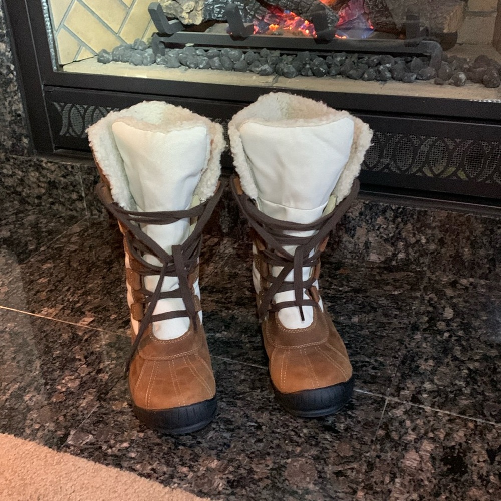 Timberland Women’s Sherpa Lined Boots